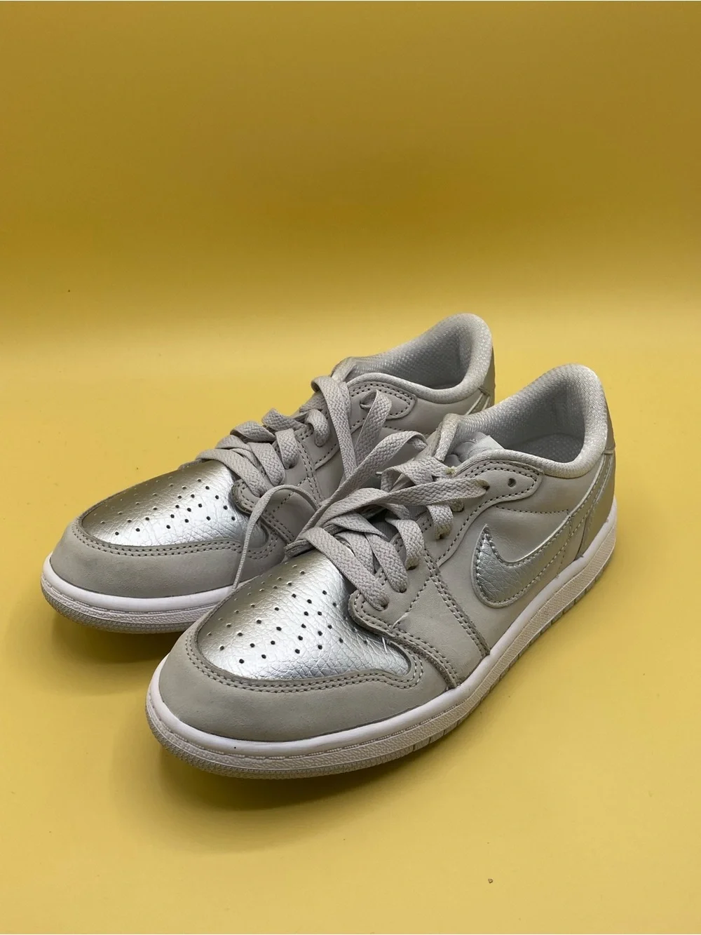 Air Jordan 1 Retro Low OG 'Metallic Silver'